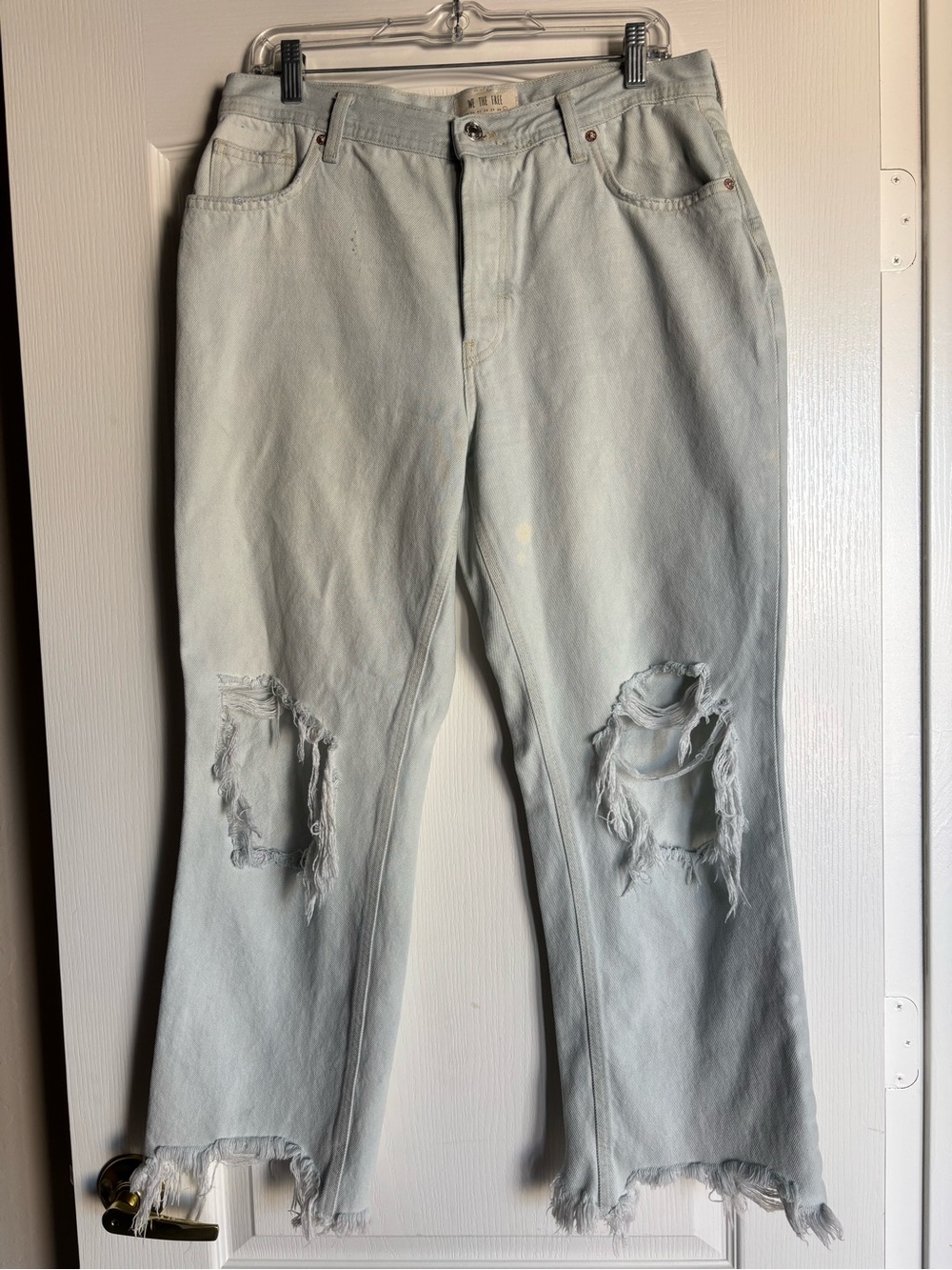 We The Free Free People White Wash Maggie Jeans Size 31 distressed raw hem